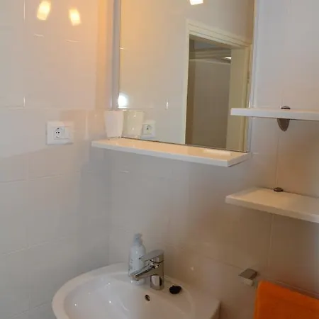 Rino Apartment Split